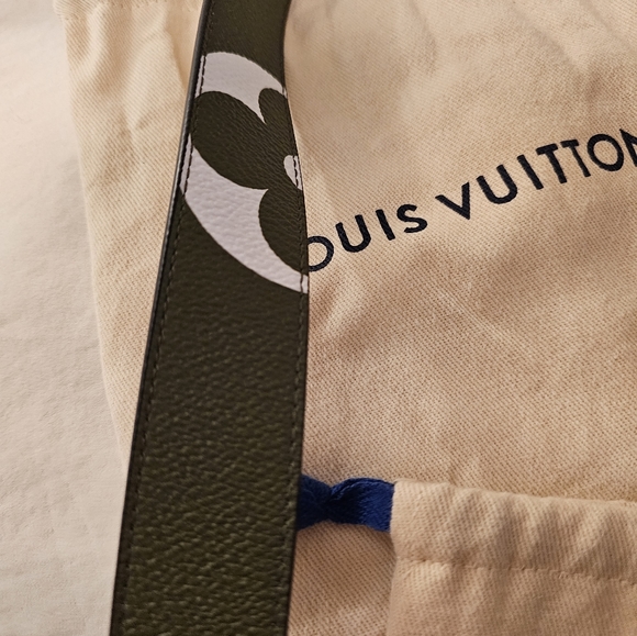 Louis VUITTON MONOGRAM GIANT BELT KHAKI BEIGE SIZE 90CM or 36US , Preowned - Picture 4 of 15